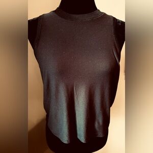 Women’s racetrack workout top